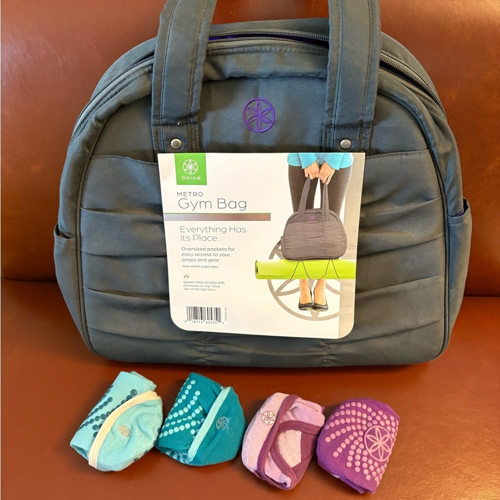 NEW - GAIAM Gray Metro Gym Bag with Yoga Mat and Non-slip Yoga Socks